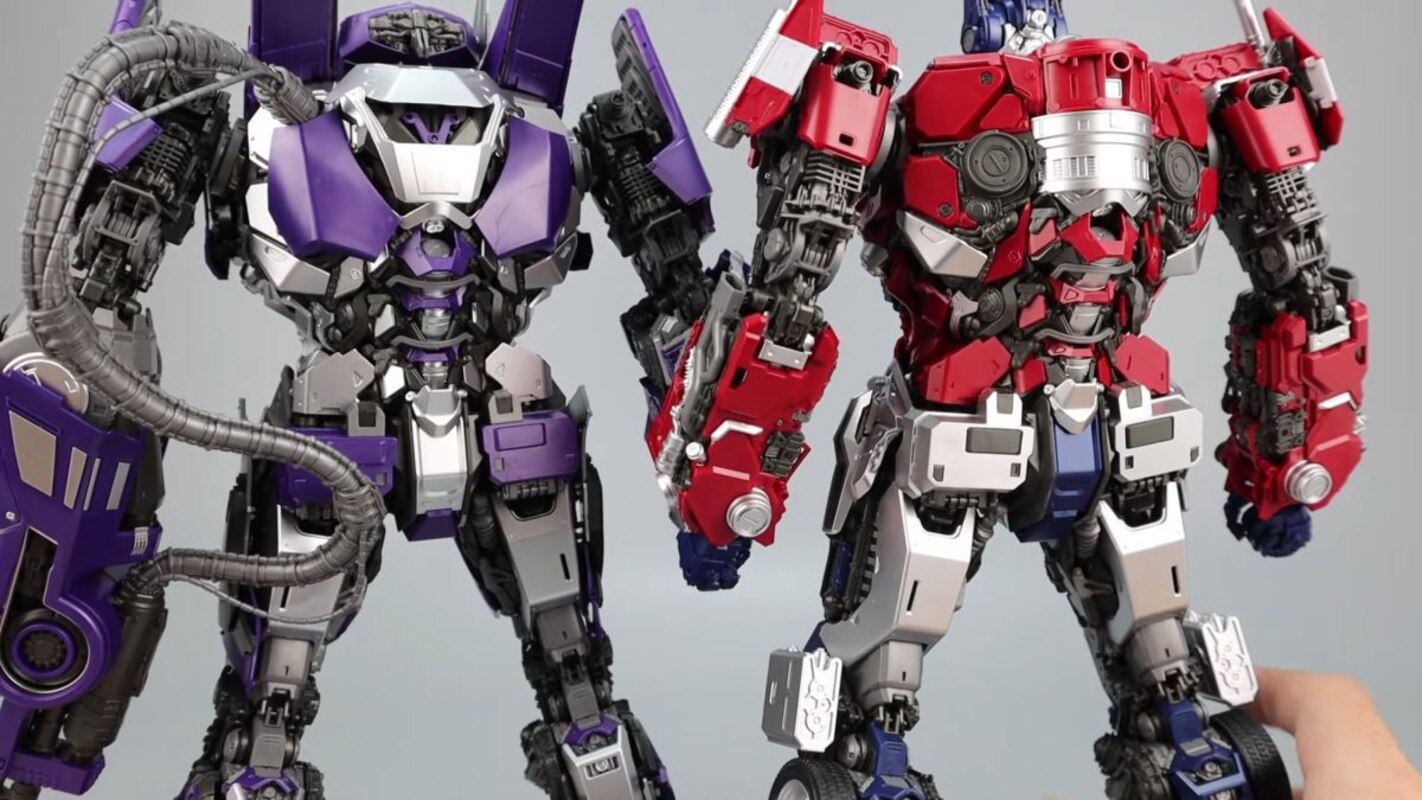 Yolopark Shockwave PLAMO Model Kit In-Hand Images & Video